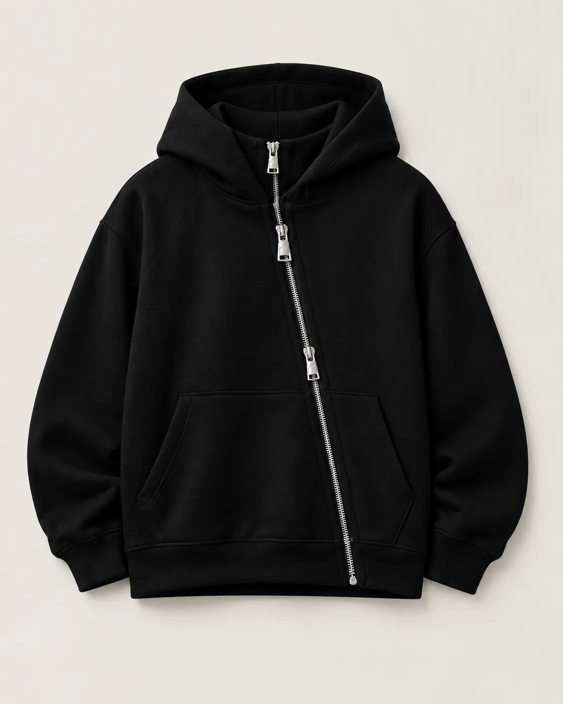 Sudadera negra con capucha