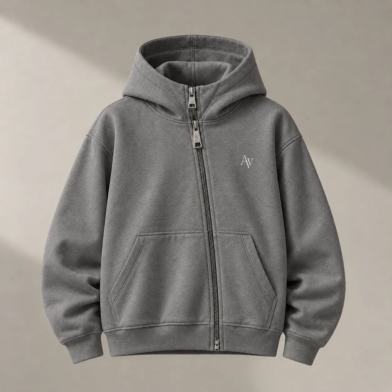 Sudadera color carbón con capucha, vista de frente